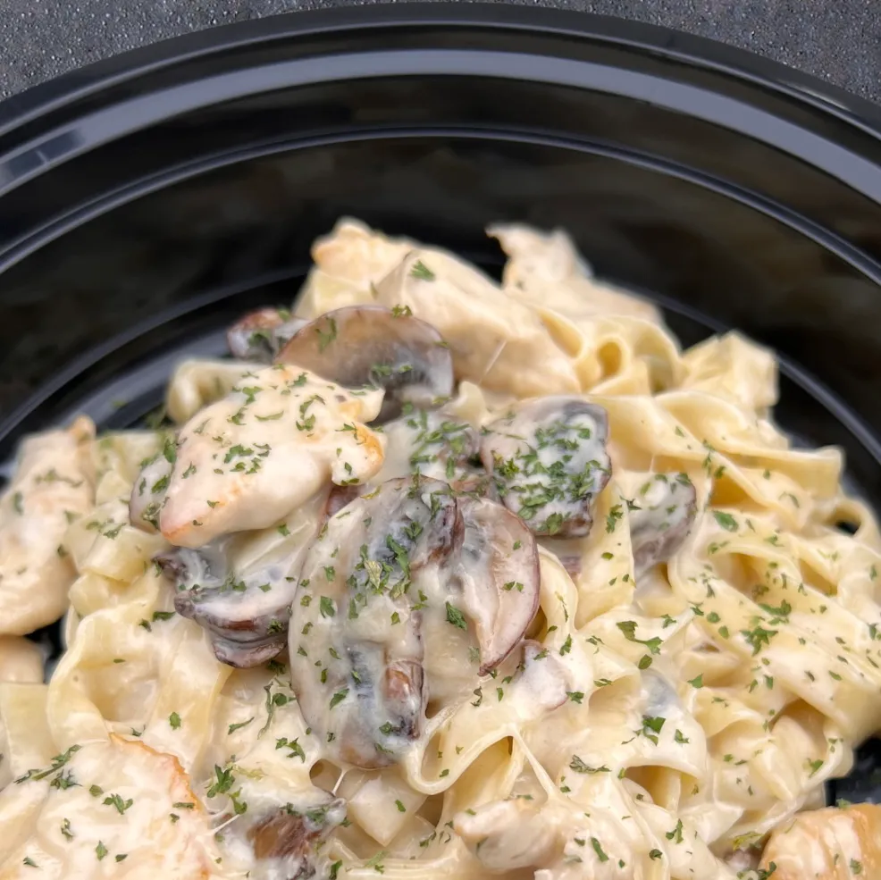 Fettuccine Alfredo with Chicken and Mushrooms